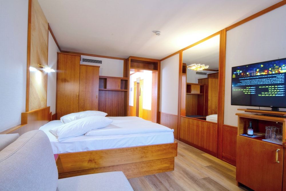 undefined Vienna Sporthotel 5