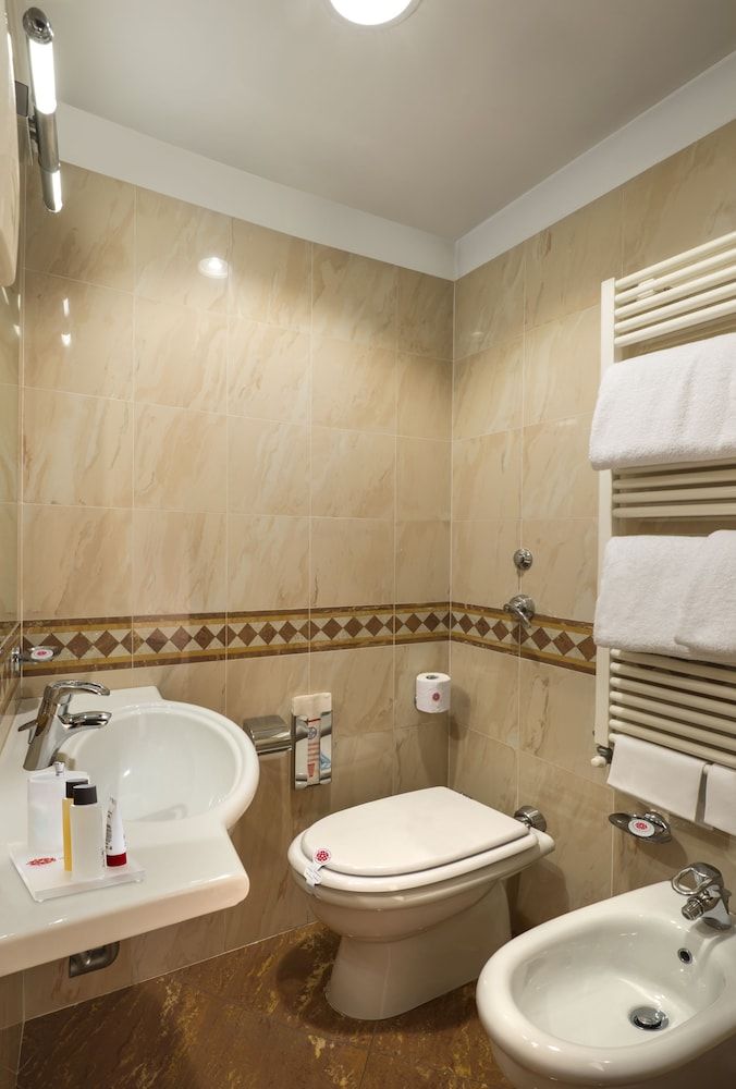 Lancaster Hotel Economy Double Room 5