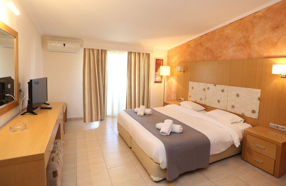 Superior Room, Pool View