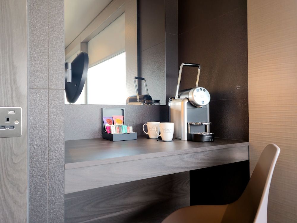 Bloc Hotel London Gatwick Airport Double Room (VIP) 4