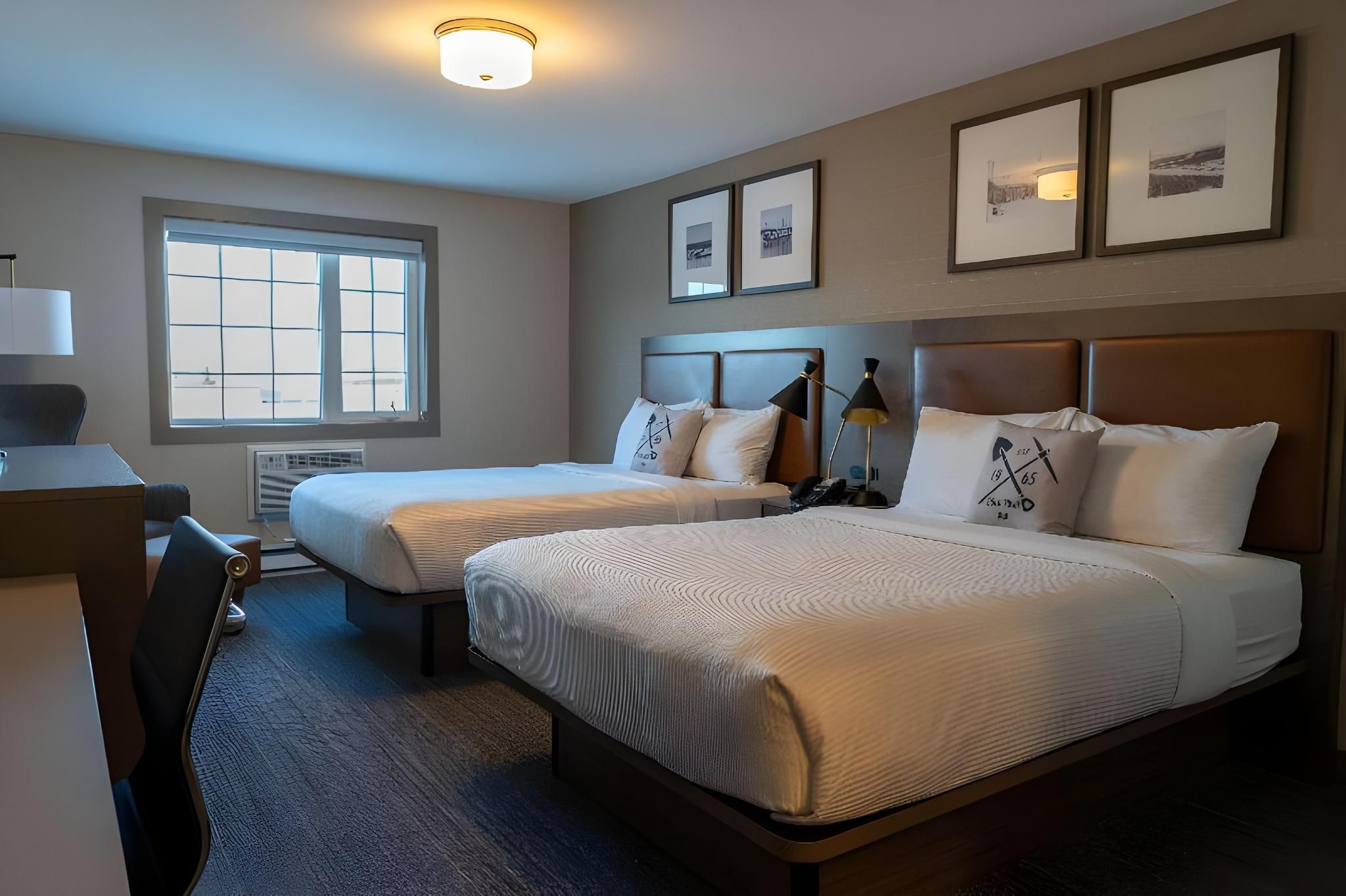 2 queen beds, nonsmoking