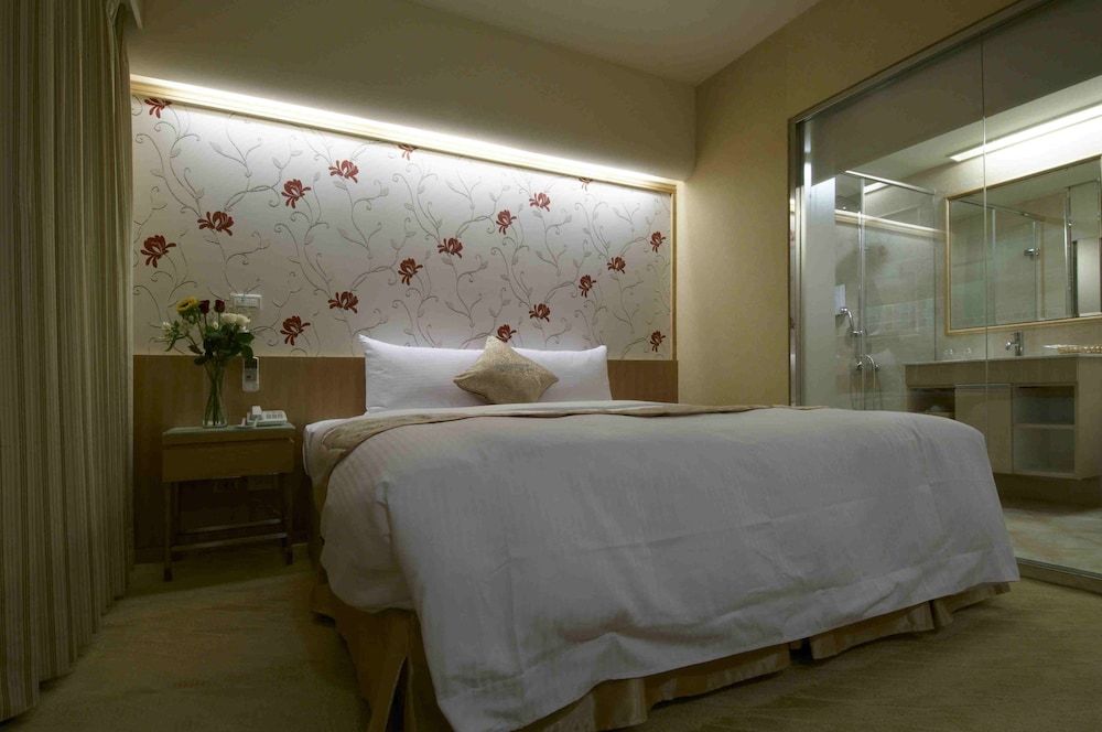 undefined Hotel Color 7