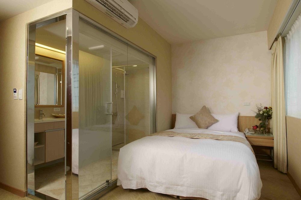 undefined Hotel Color 3