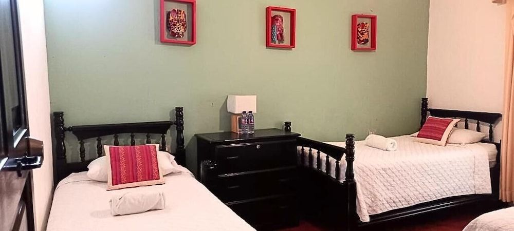 Family Room (1 full bed + 2 single)