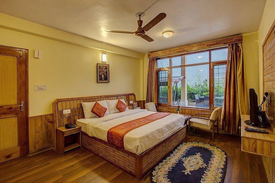 The Holiday Resorts and Cottages Deluxe Room Mountain View Without Balcony (No stags/Bachelors) 9