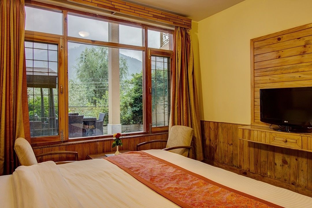 The Holiday Resorts and Cottages Deluxe Room Mountain View Without Balcony (No stags/Bachelors) 2