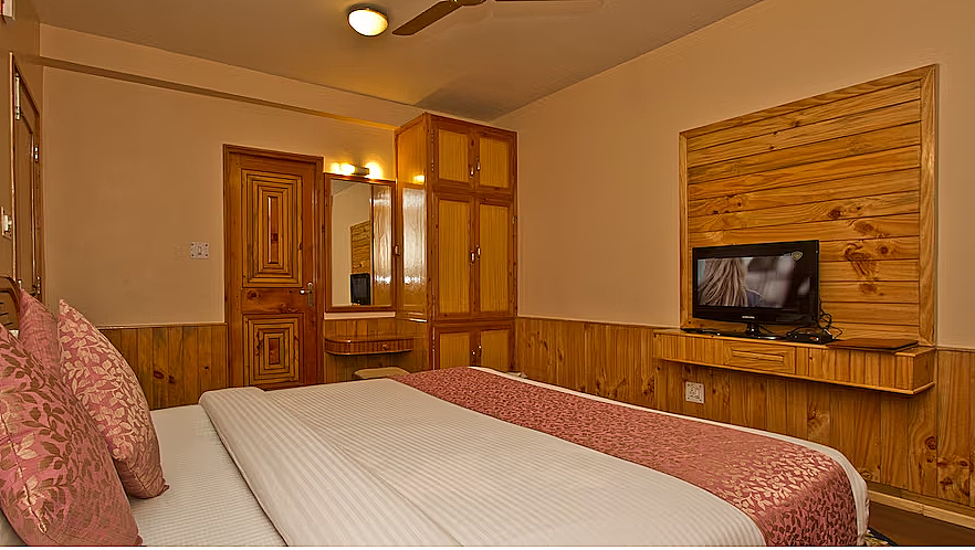The Holiday Resorts and Cottages Deluxe Room Mountain View Without Balcony (No stags/Bachelors) 8