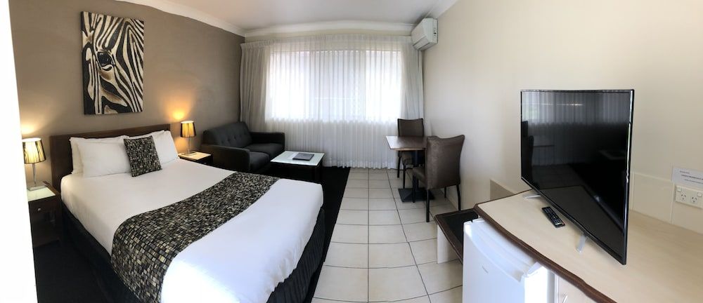 Best Western Ipswich Superior Room, 1 Queen Bed, Non Smoking, Microwave 8