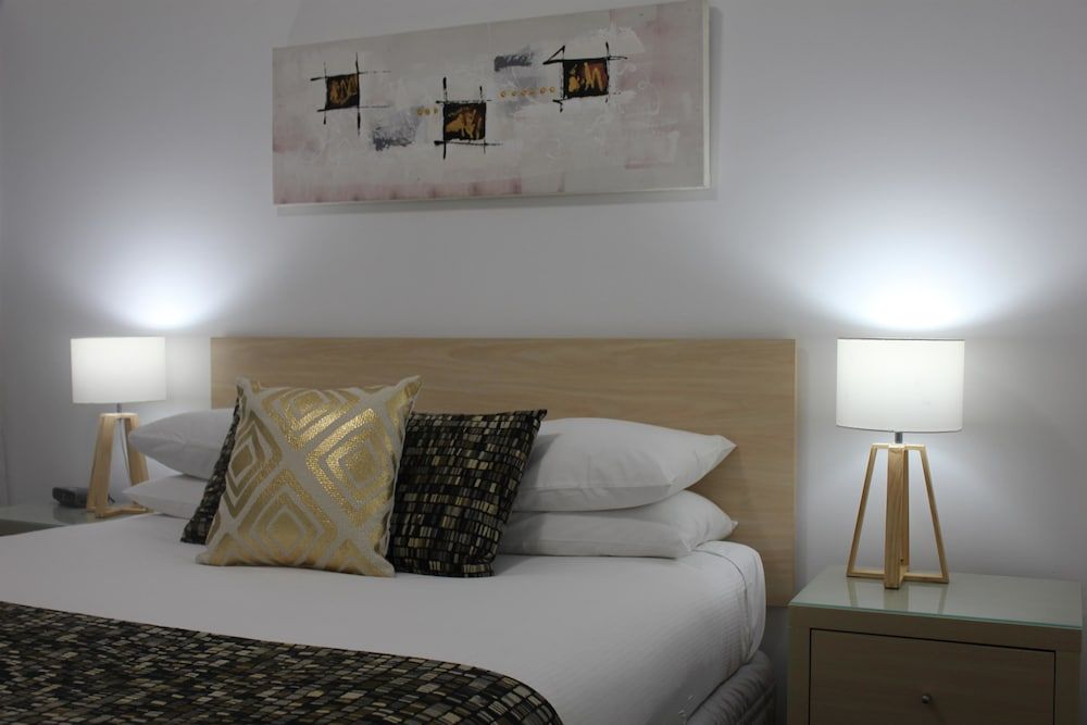 Best Western Ipswich Superior Room, 1 Queen Bed, Non Smoking, Microwave 4