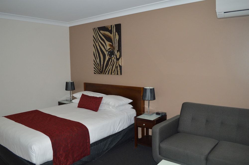 Best Western Ipswich Superior Room, 1 Queen Bed, Non Smoking, Microwave 9