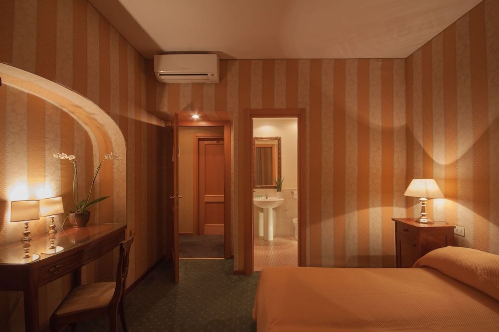 undefined Orange Garden Bed & Breakfast 2