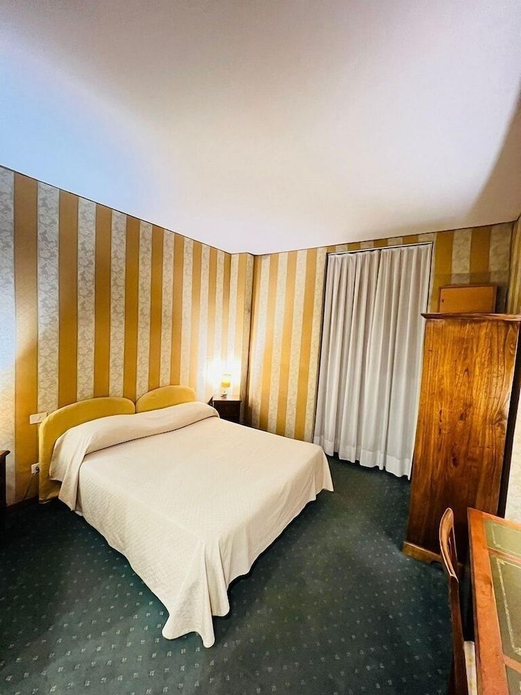 undefined Orange Garden Bed & Breakfast 6