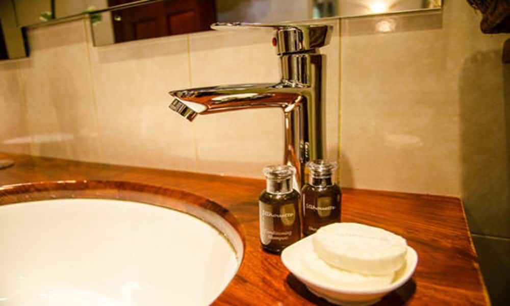 Bathroom sink