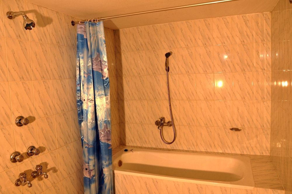 Grand Prince Hotel Deluxe Room, 1 King Bed 4