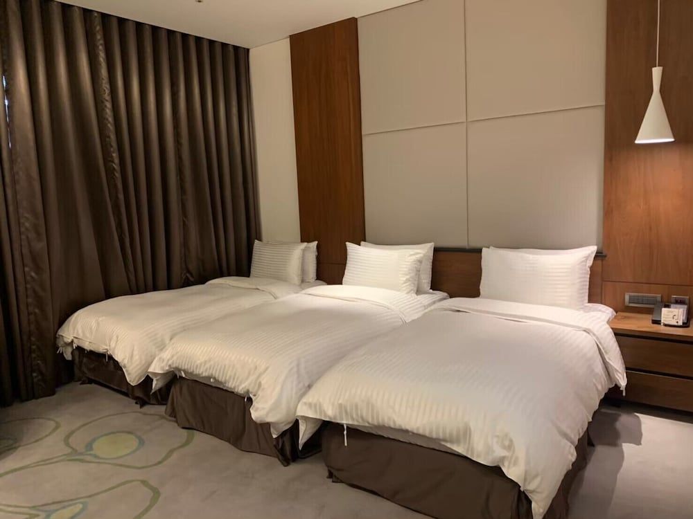 Golden Tulip Glory Fine Hotel Deluxe Triple Room (No extra bed;Accept 1child each room:0-5Y stay free;6-11Y NTD700at front desk)