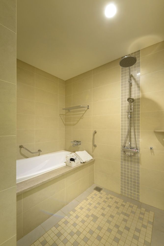 Golden Tulip Glory Fine Hotel Deluxe Twin Room (No extra bed;Accept 1child each room:0-5Y stay free;6-11Y NTD700at front desk) 10