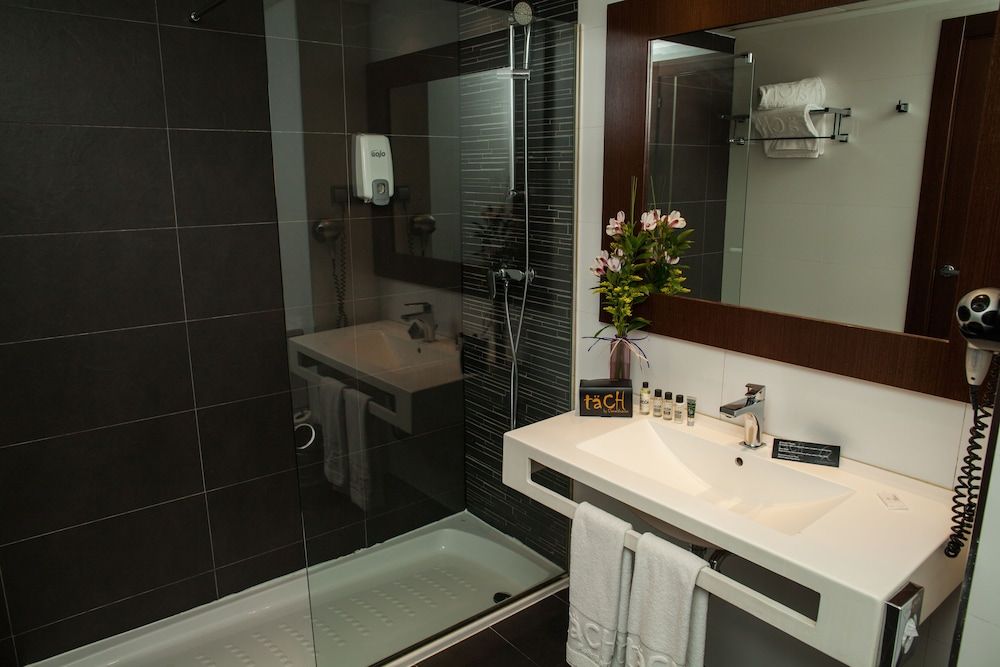 Hotel Tach Madrid Airport Basic Double Room 9