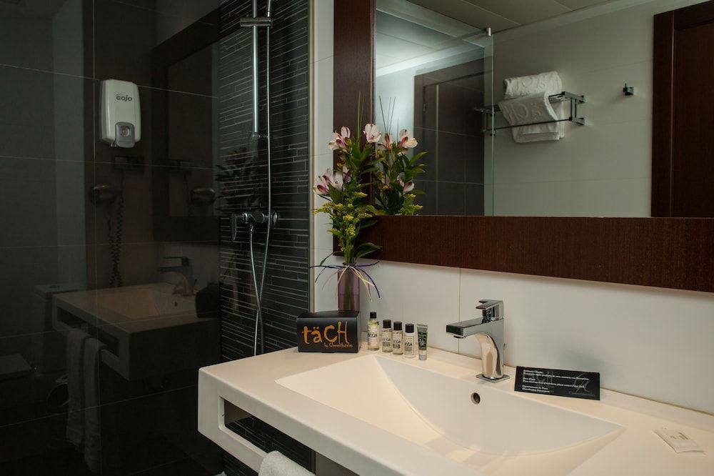 Hotel Tach Madrid Airport Basic Double Room 8