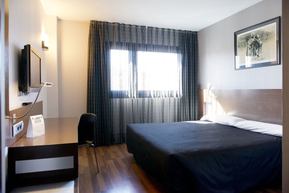 Hotel Tach Madrid Airport Basic Double Room 3