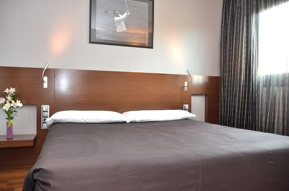 Hotel Tach Madrid Airport Basic Double Room 2