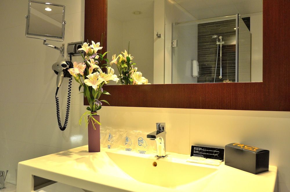 Hotel Tach Madrid Airport Basic Double Room 7