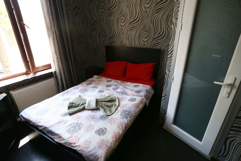 Crystal Palace Hotel Single Room