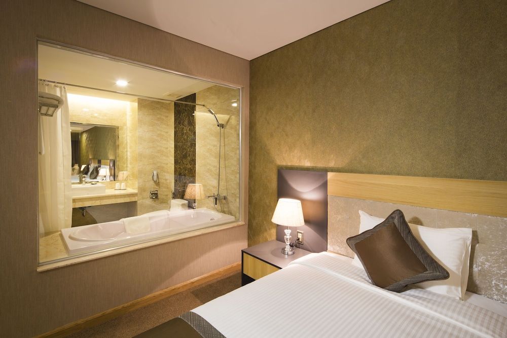 Deluxe King Ocean View