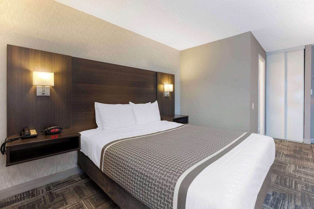 Standard Room, 1 Queen Bed, Refrigerator & Microwave, Tower (Refrigerator & Microwave)