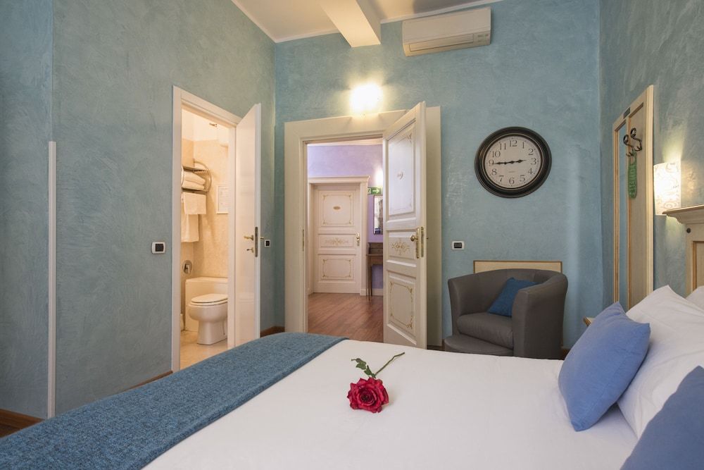 undefined Navona Tower Relais 5
