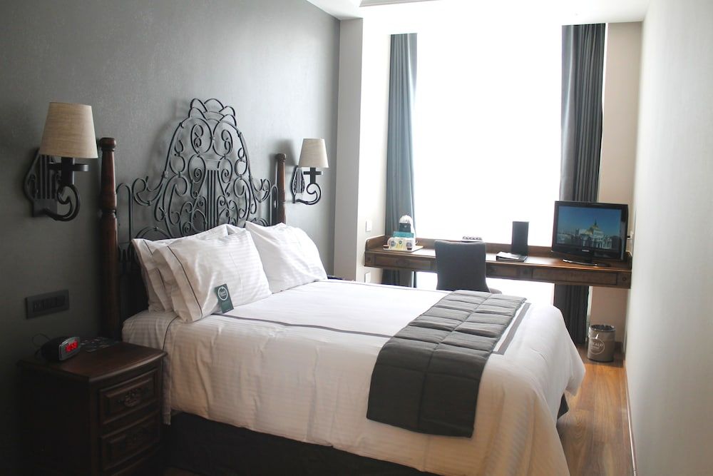 Zocalo Central & Rooftop Mexico City Standard Room, 1 Queen Bed 5