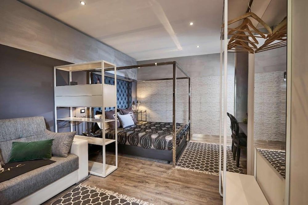 Villa Tower Inn Loft, Annex Building (1 Double Bed & 1 French Bed) 6