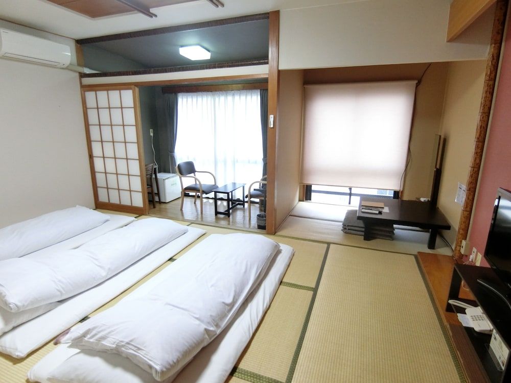 Japanese Room A with Bath/Shower ECO plan (No Daily Cleaning)