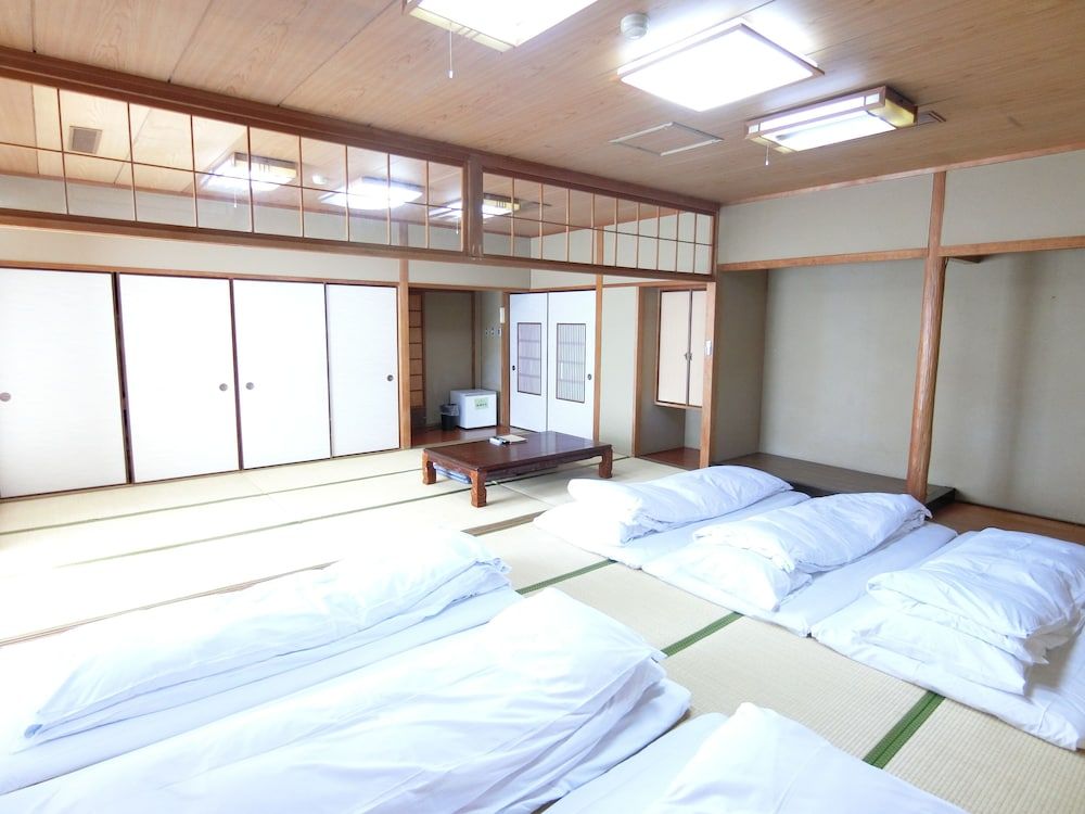 Family Room B (5-10 guests)