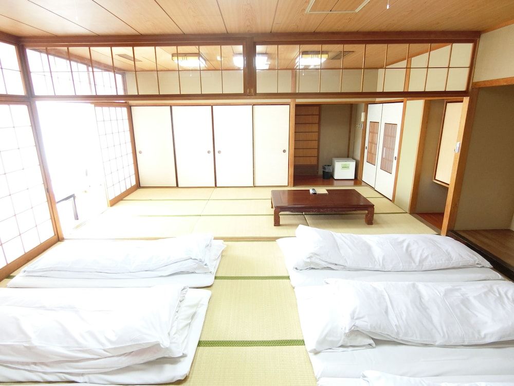 Family Room B (5-10 guests)