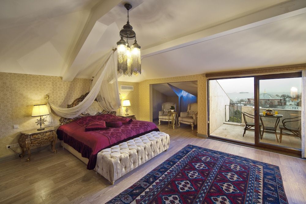 Delux Suit Deniz Manzarali ve Balkonlu