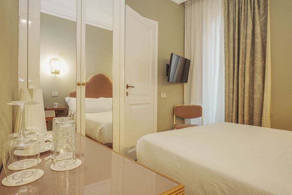 Hotel City Palazzo dei Cardinali Basic Double Room, 1 Large Twin Bed (Matrimoniale) 3
