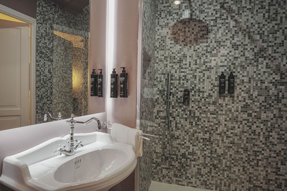 Hotel City Palazzo dei Cardinali Basic Double Room, 1 Large Twin Bed (Matrimoniale) 11