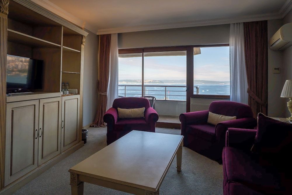 Akol Hotel Deluxe Single Room City View 7