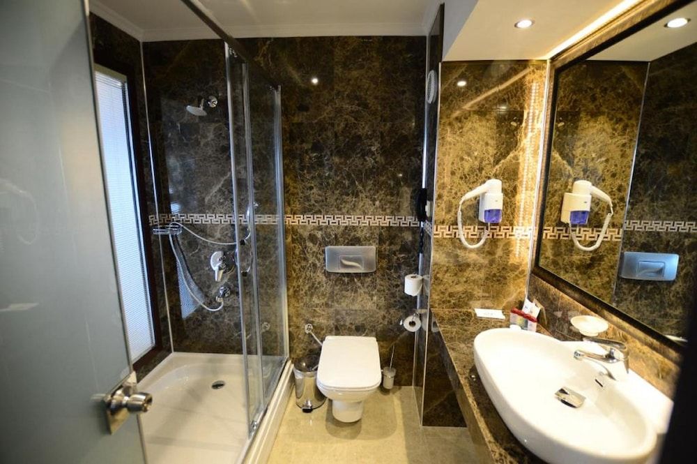 Akol Hotel Deluxe Single Room City View 5