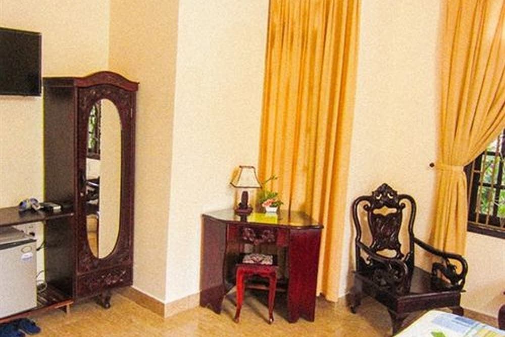 Junior Room (Shared Balcony)