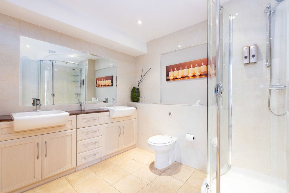 The Limes Country Lodge Hotel Family Quadruple Room 13