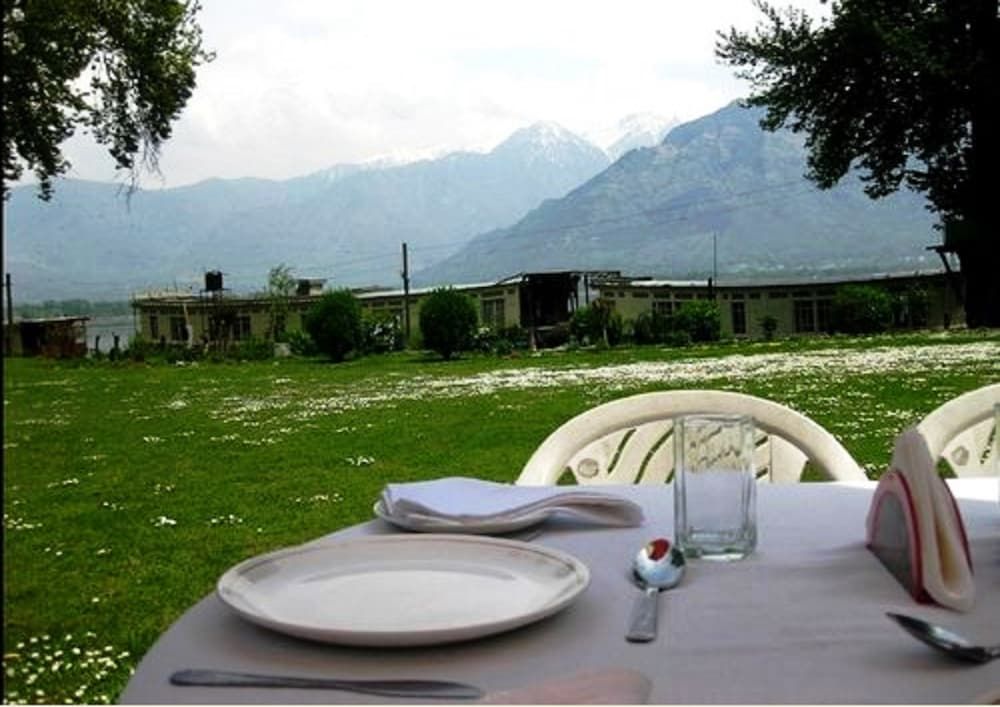 undefined TIH Butt's Clermont Houseboats 9