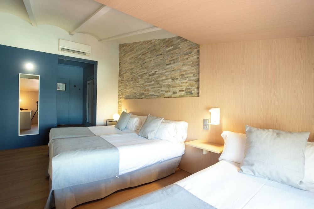 Triple Room (2 Adults + 1 Child)