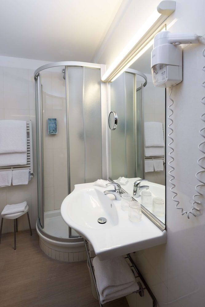 Best Western Hotel Porto Antico Deluxe Room, 1 King Bed, Non Smoking (with Sofabed) 3