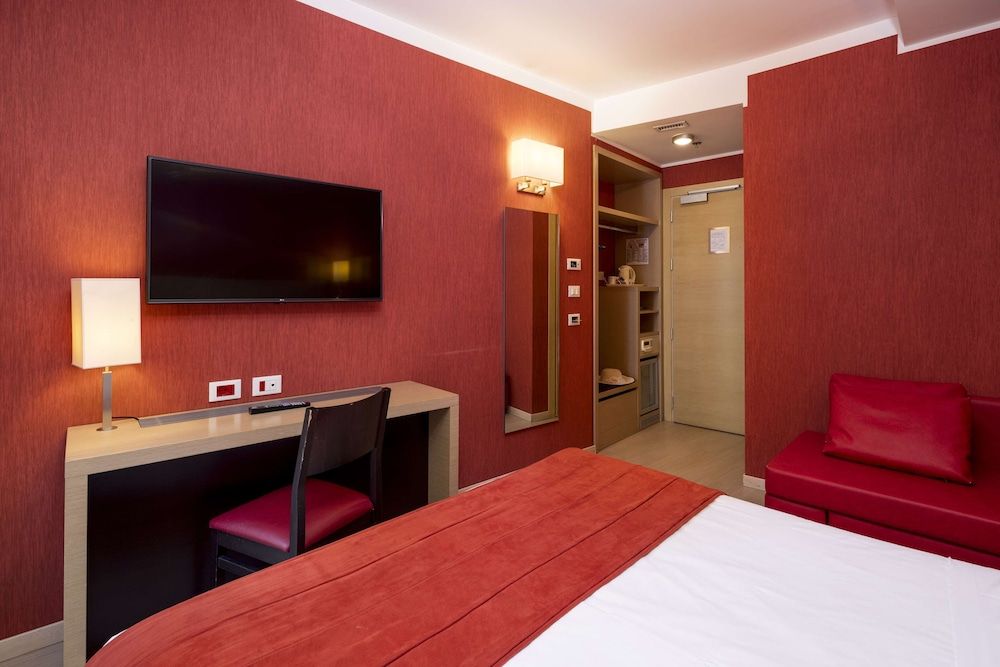 Best Western Hotel Porto Antico Deluxe Room, 1 King Bed, Non Smoking (with Sofabed) 7