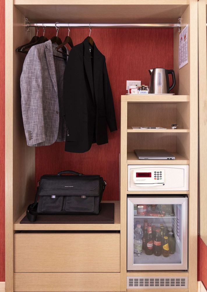 Best Western Hotel Porto Antico Deluxe Room, 1 King Bed, Non Smoking (with Sofabed) 8