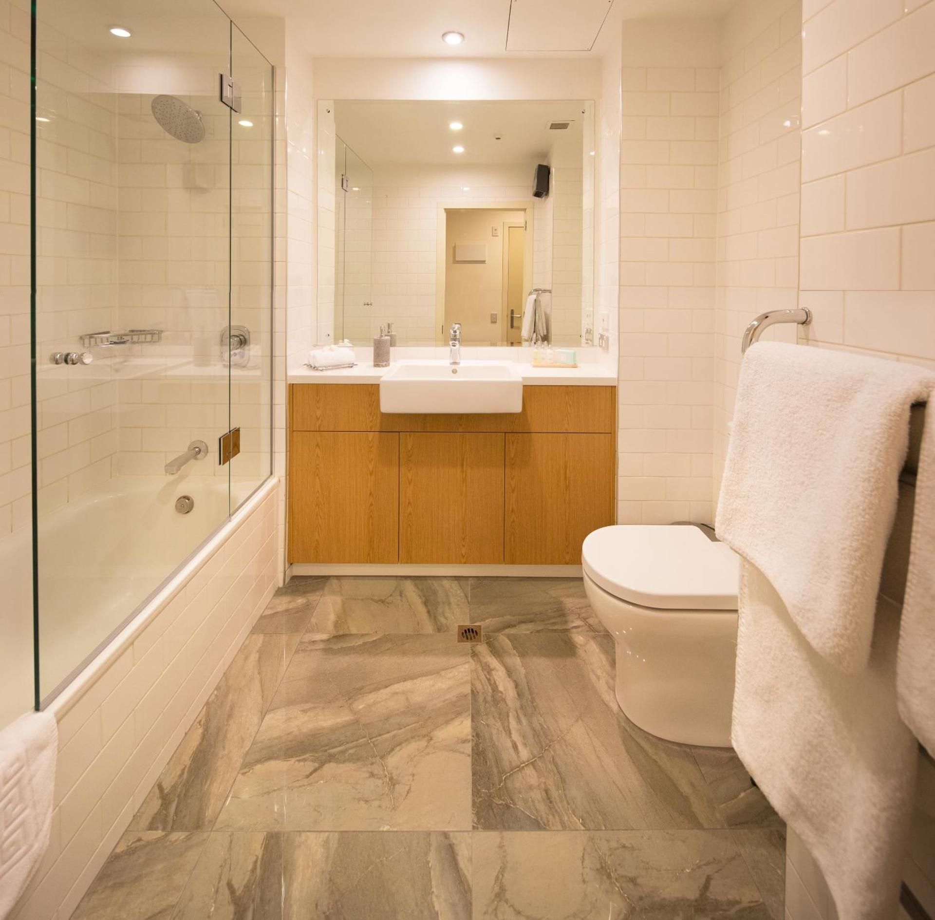 1 Bedroom Suite Lake View