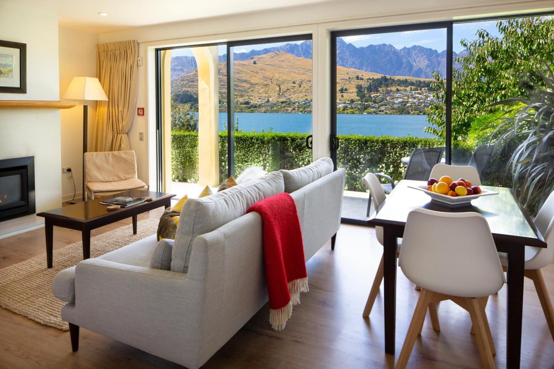 1 Bedroom Suite Lake View
