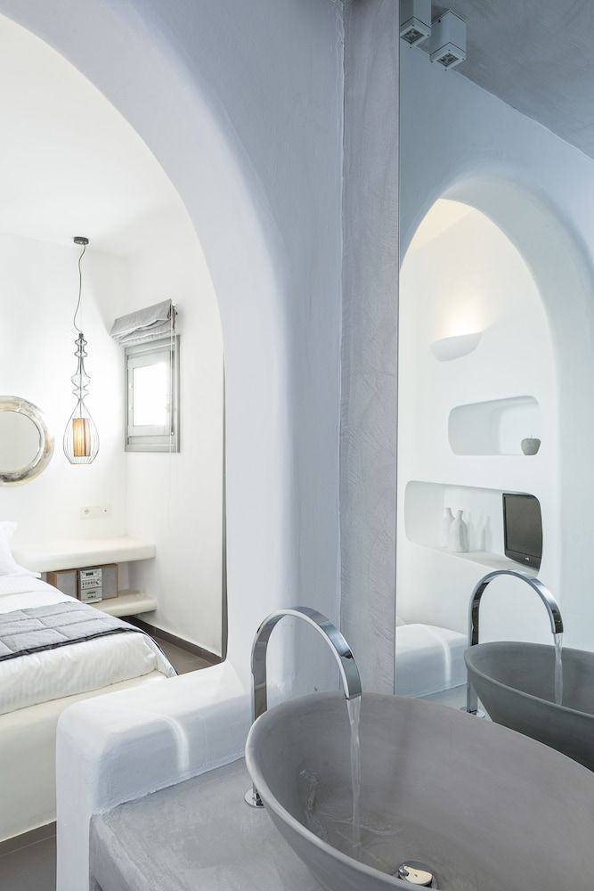 Aroma Suites Standard Room 8