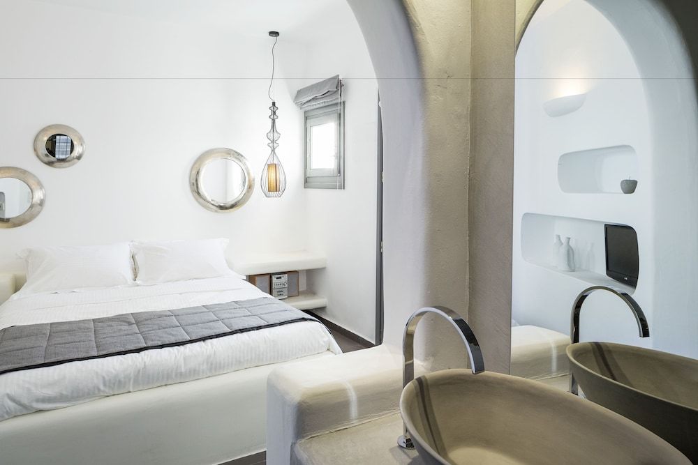 Aroma Suites Standard Room 4